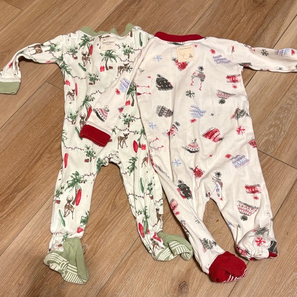 Burt's Bees Baby Festive Holiday Footies - Green and Red - Picture 4 of 4